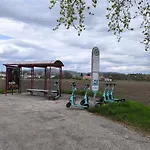 Stadt Und Nahes Wohnen Mit Grosser Terasse Und Carport Parkplatz アパート クラーゲンフルト