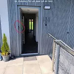 Stadt Und Nahes Wohnen Mit Grosser Terasse Und Carport Parkplatz アパート クラーゲンフルト