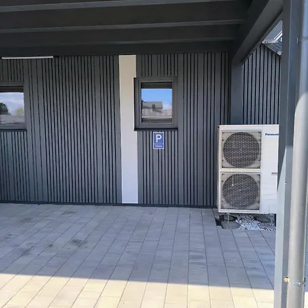 Stadt Und Nahes Wohnen Mit Grosser Terasse Und Carport Parkplatz *