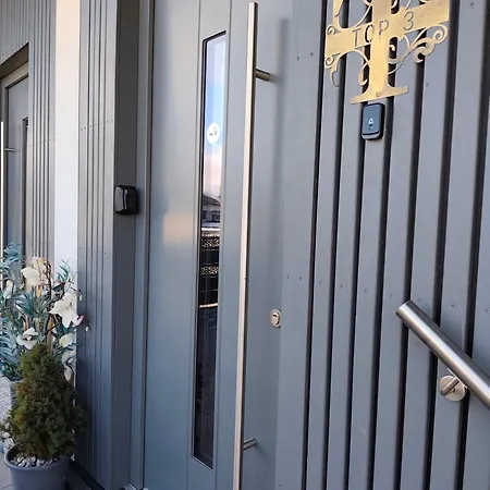 Stadt Und See Nahes Wohnen Mit Grosser Terasse Und Carport Parkplatz Klagenfurt am Woerthersee