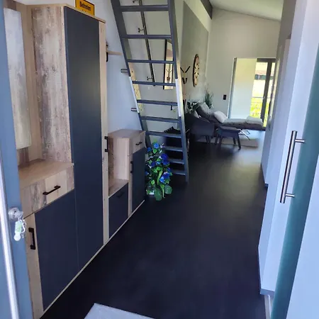 Apartmán Stadt Und Nahes Wohnen Mit Grosser Terasse Und Carport Parkplatz *